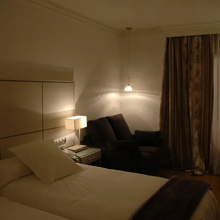 Hotel B Bou La & 4*