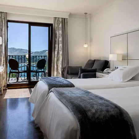 Hotel B Bou La & 4*